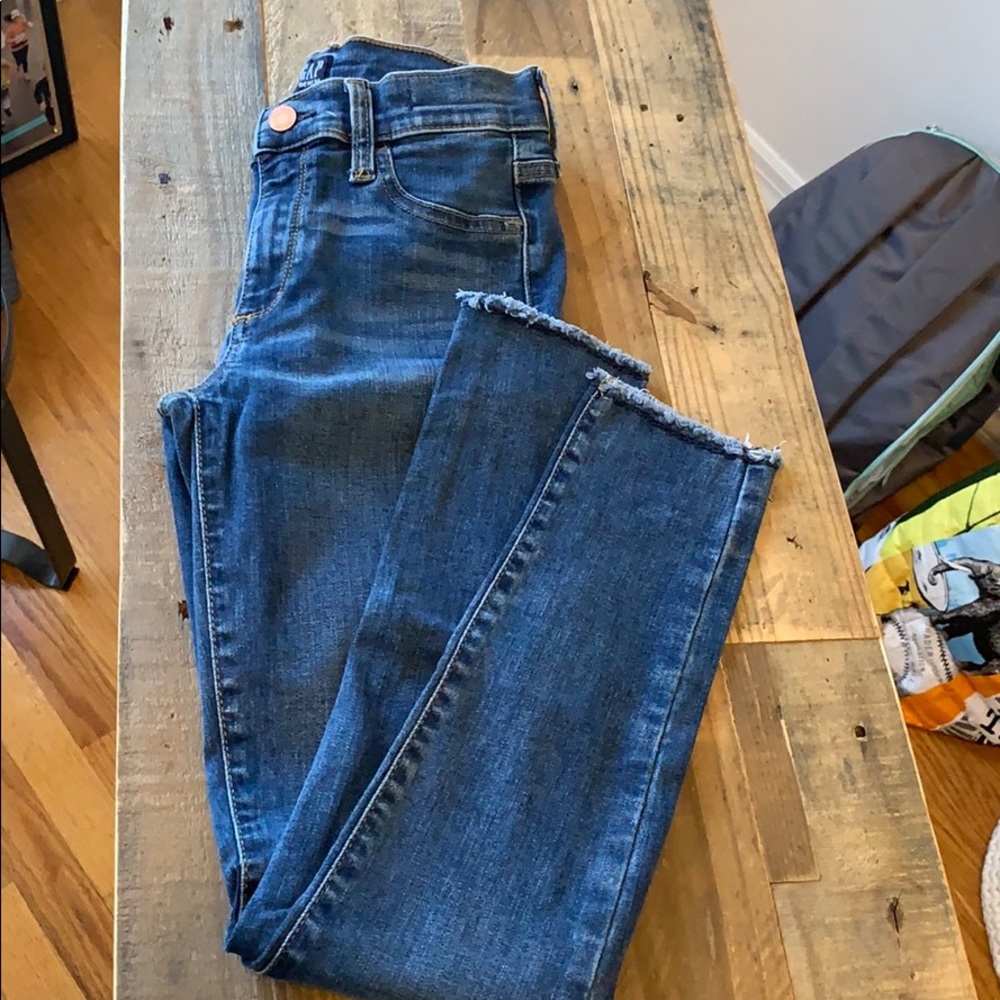 Gap stretch skinny jeans frayed jeans at bottom